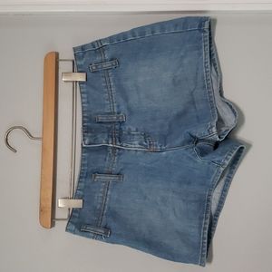 GAP Women's Vintage Jean Shorts Size 6 - Light washed